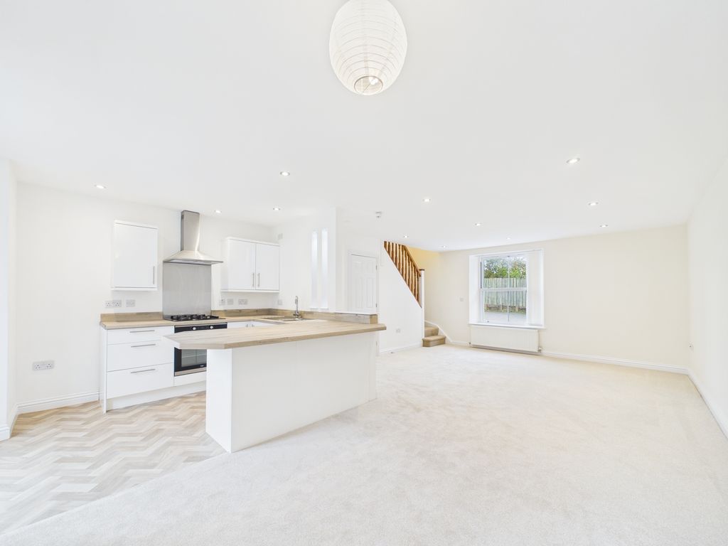 Property photo 3 of 24 Cam02089G0-Pr0656-Still003