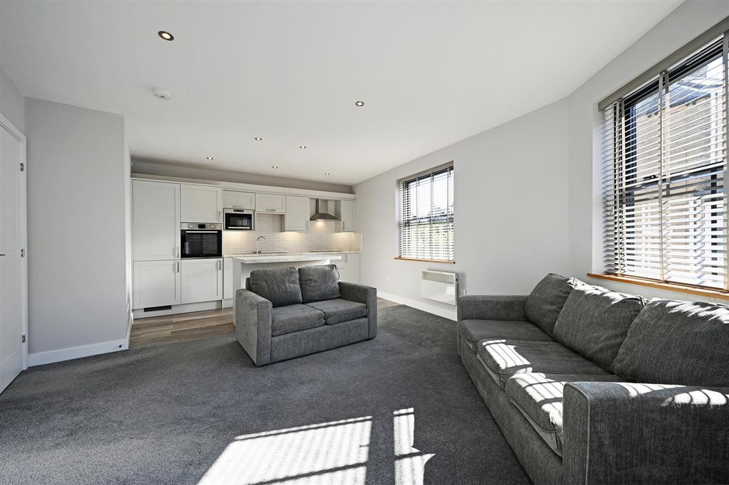 Property photo 2 of 15 Living Kitchen