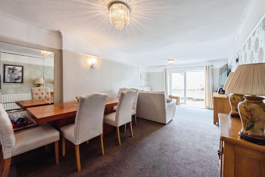 Property photo 3 of 19 Photo