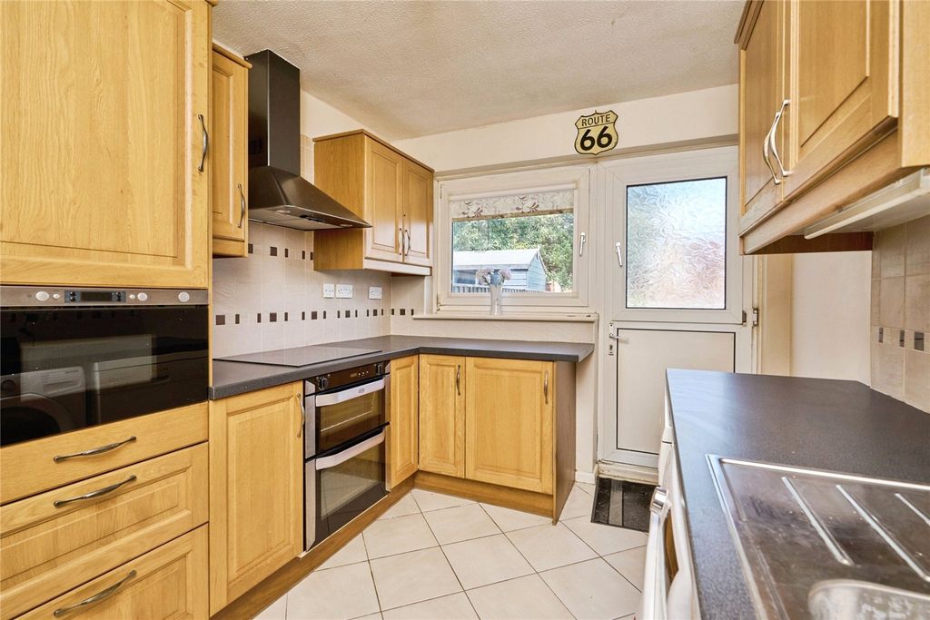 Property photo 2 of 11 Kitchen