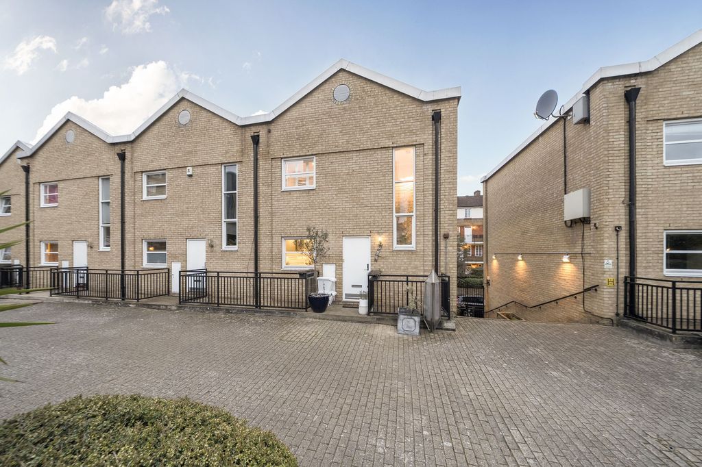 Property photo 1 of 22