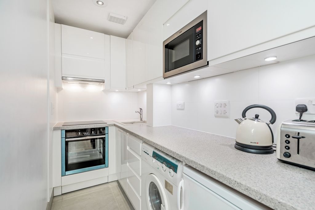 Property photo 3 of 7 Kitchen