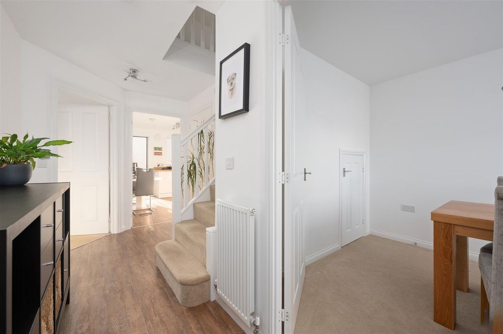 Property photo 3 of 30 6Colinsmithplace005.Jpg