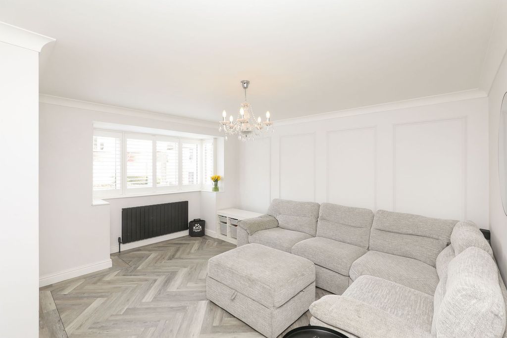 Property photo 2 of 21