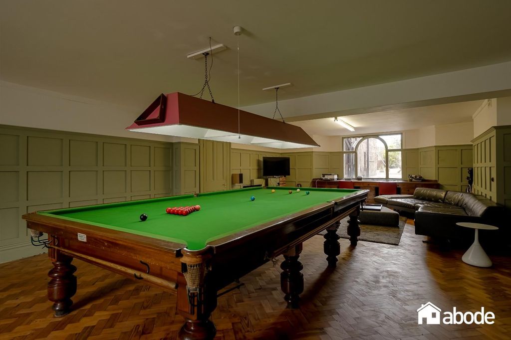 Property photo 3 of 38 Aberley House-97.Jpg