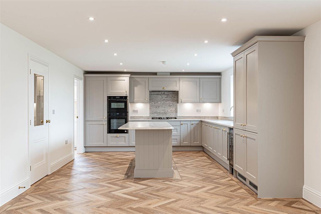 Property photo 3 of 34 L J Imaging-2.Jpg