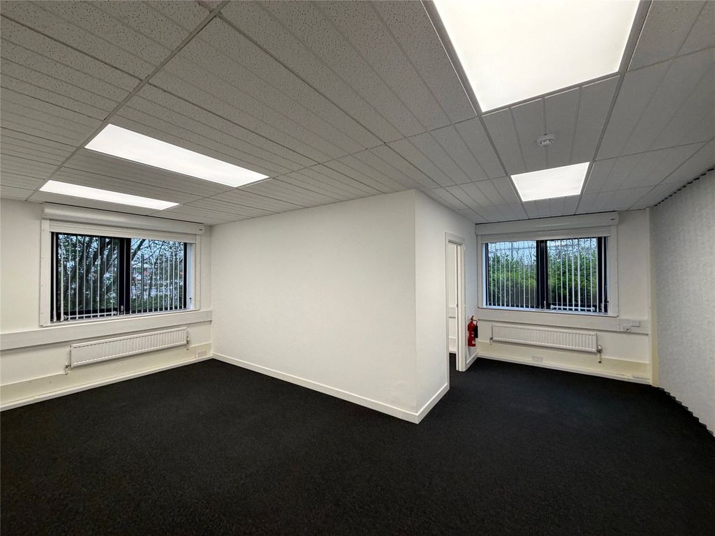 Property photo 2 of 7 Picture No. 10