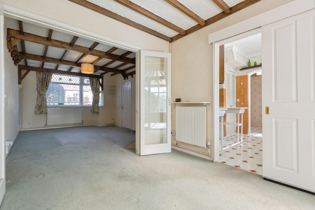 Property photo 2 of 19 Lounge