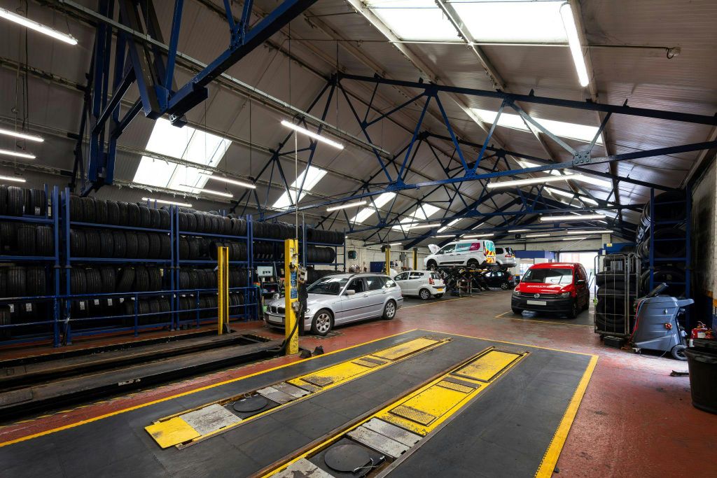 Property photo 2 of 17 Kwik Fit Waterlooville Internal 4.Jpg
