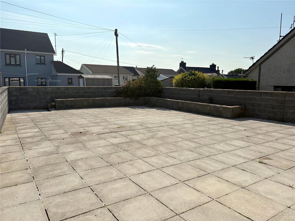 Property photo 2 of 18 Picture No. 30