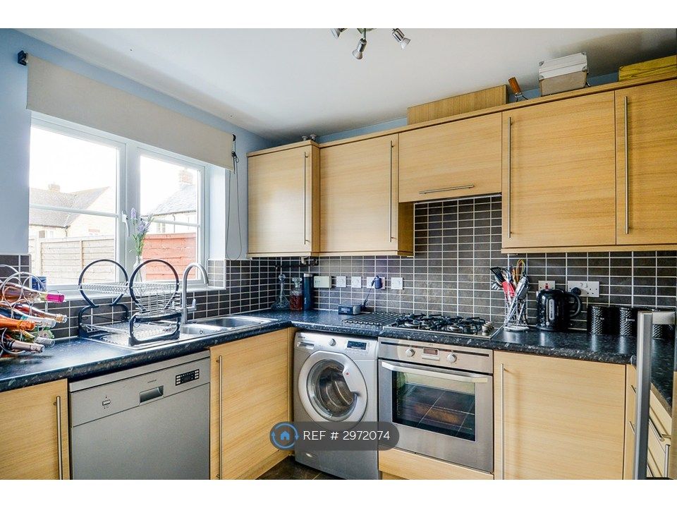 Property photo 2 of 6 Kitchen