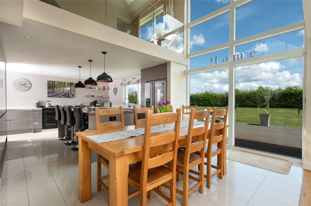 Property photo 2 of 25 Kitchen/Dining