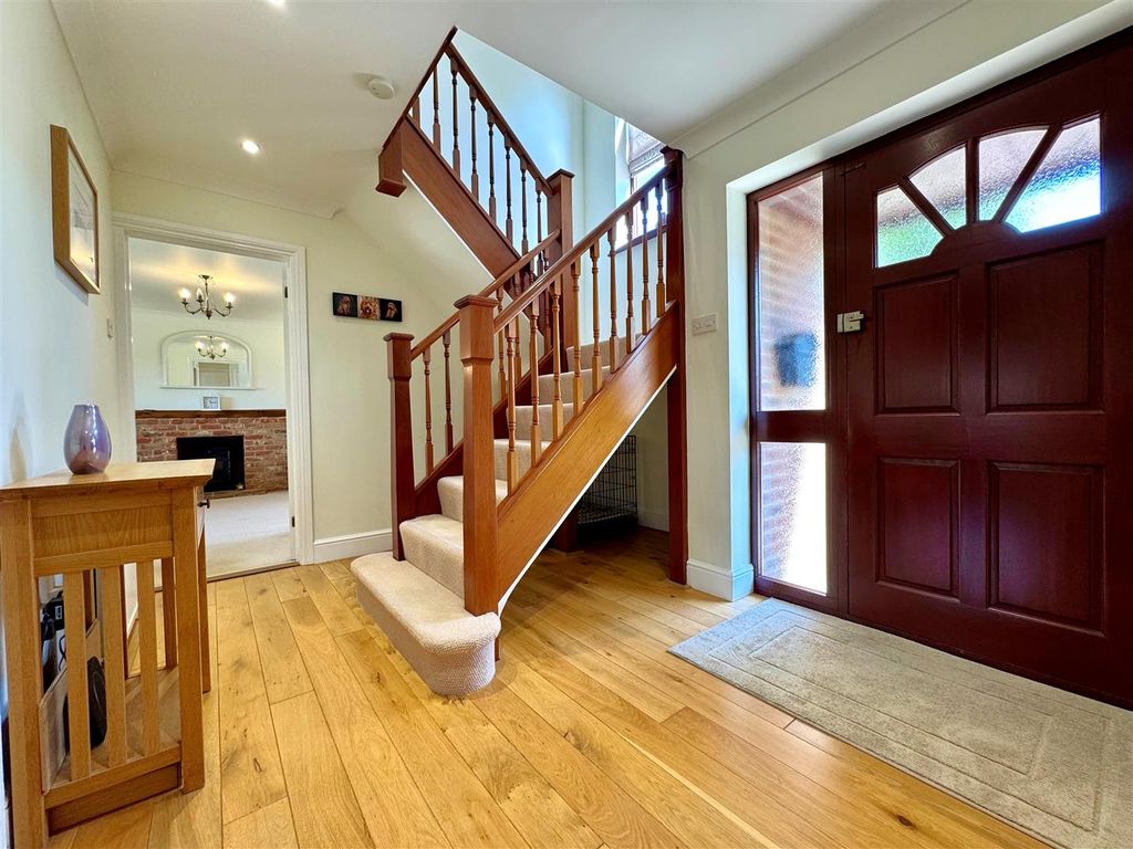 Property photo 3 of 22 Hallway.Jpg
