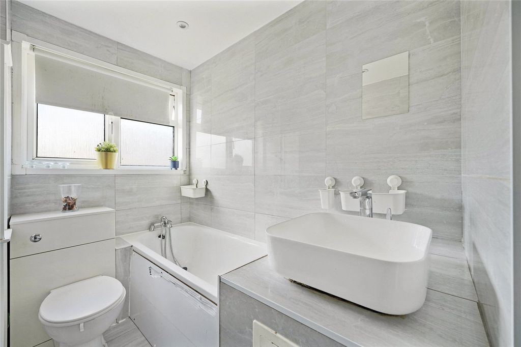 Property photo 3 of 11 Picture No. 19