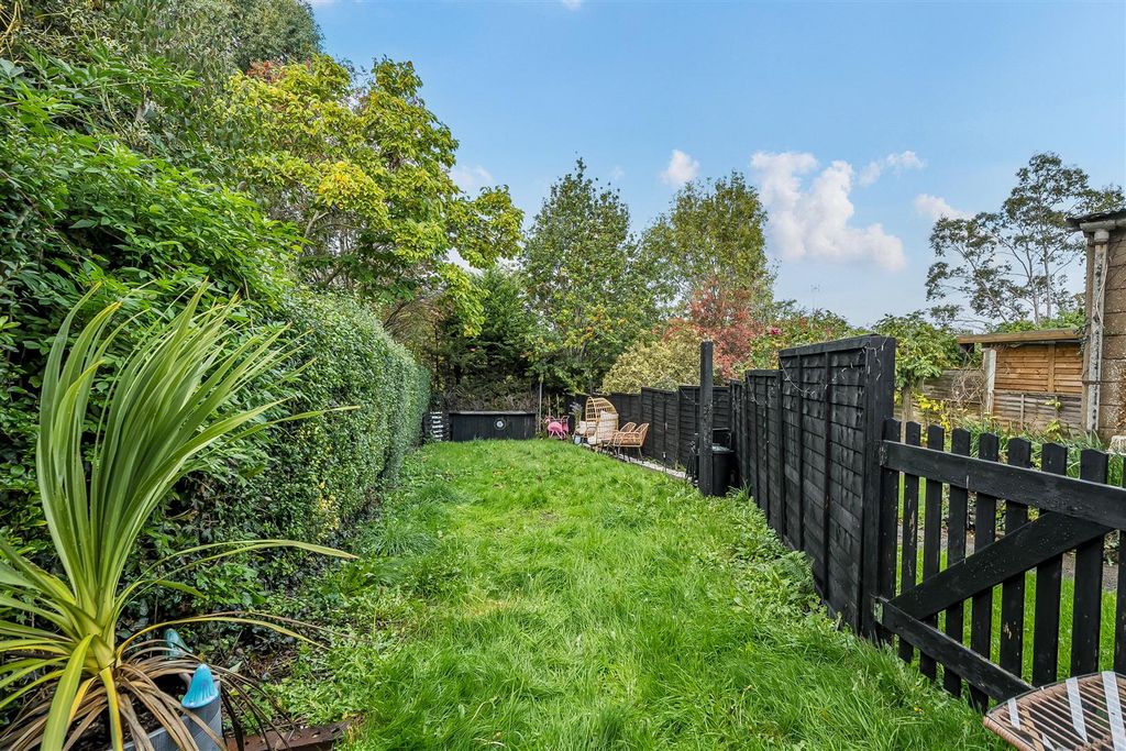 Property photo 2 of 14 Garden