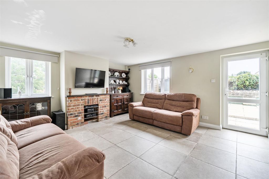 Property photo 2 of 18 1500184-9-6A71F3Bcda033.Jpg