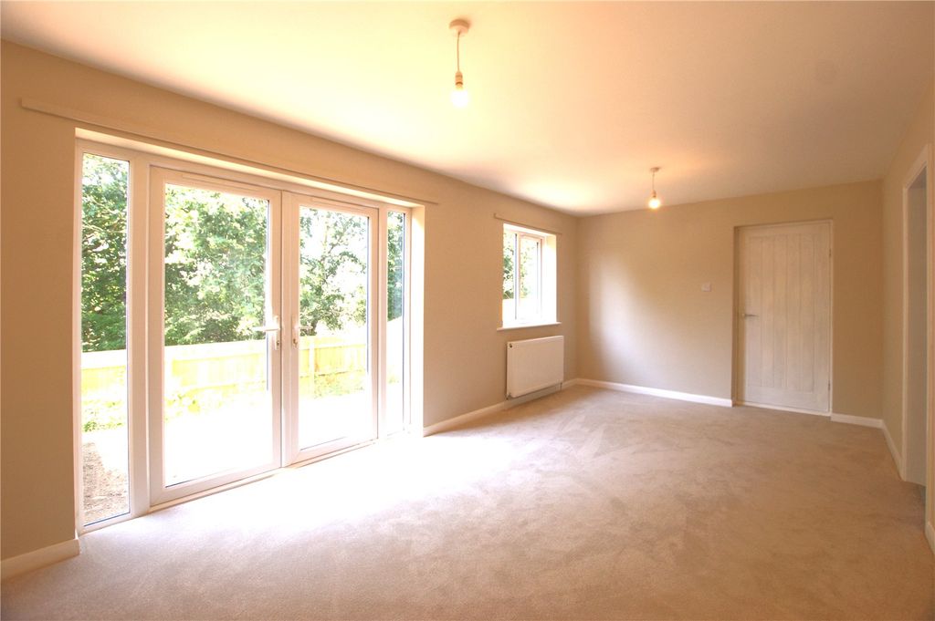 Property photo 2 of 8 Picture No. 27