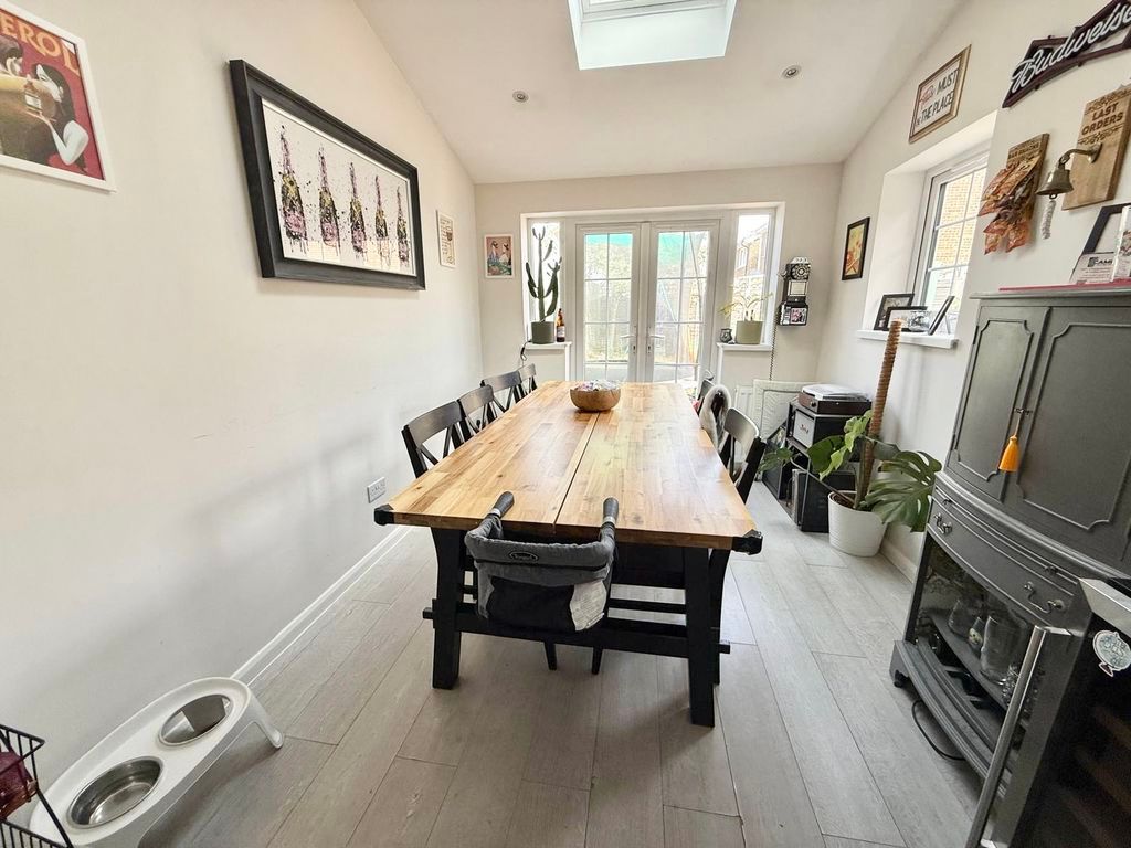 Property photo 3 of 11 Dining Room