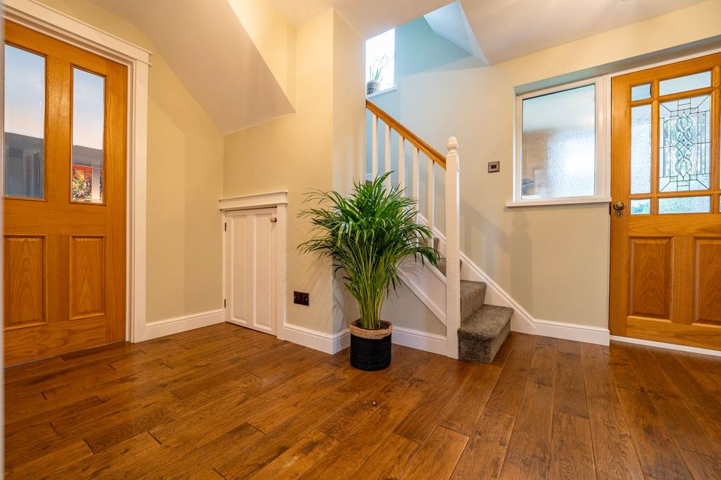 Property photo 2 of 42
