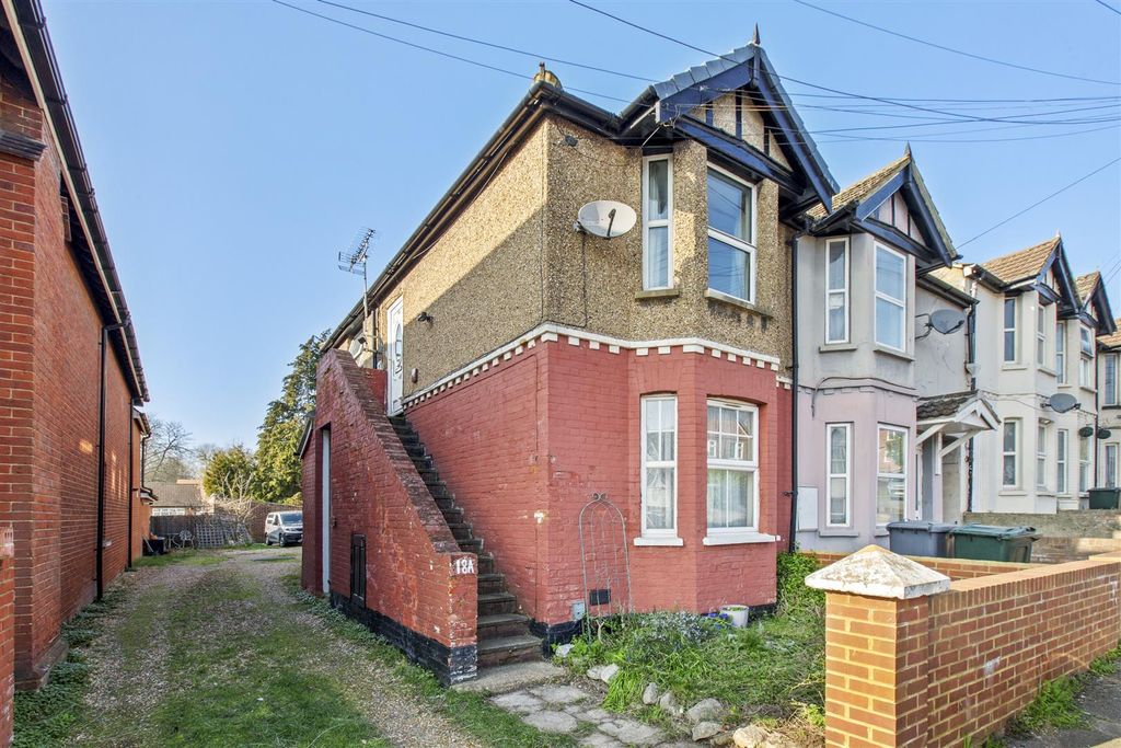 Property photo 1 of 11 18A Desborough Park Rd, Hp12 3Bq-10.Jpg