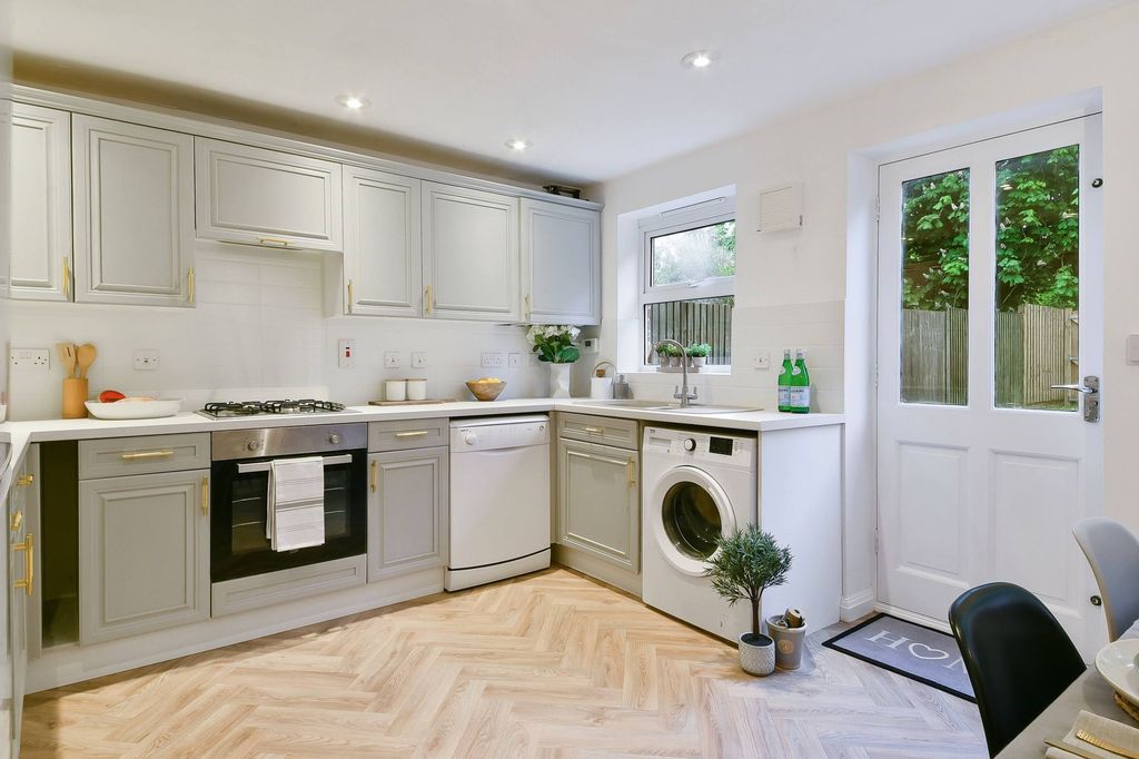 Property photo 2 of 40 Kitchen/Diner