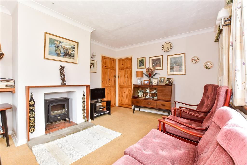 Property photo 3 of 11 Lounge
