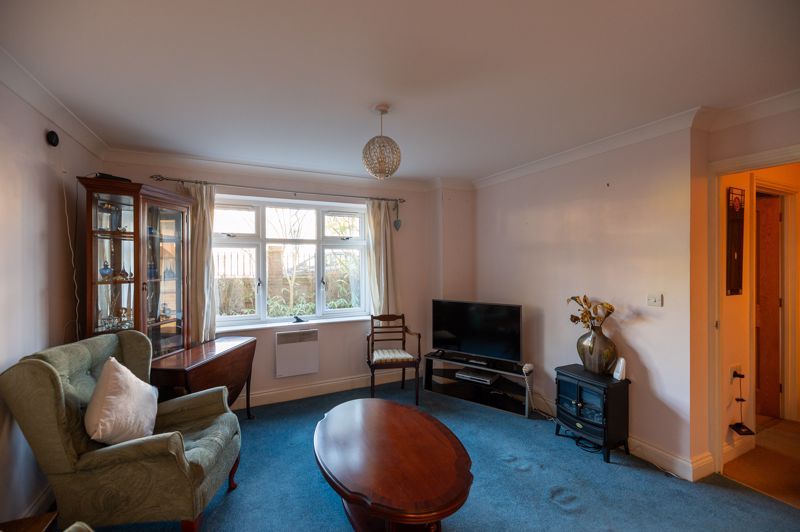 Property photo 3 of 11 Lounge