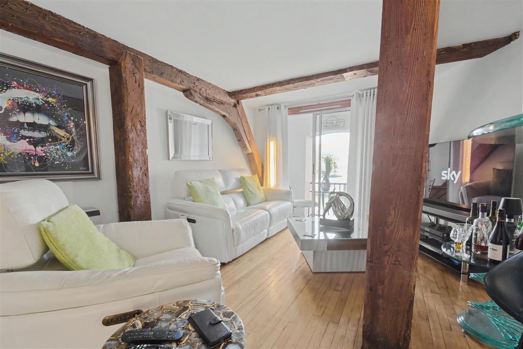 Property photo 2 of 9 Lounge.Jpg