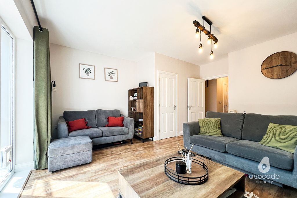 Property photo 3 of 15 3946898