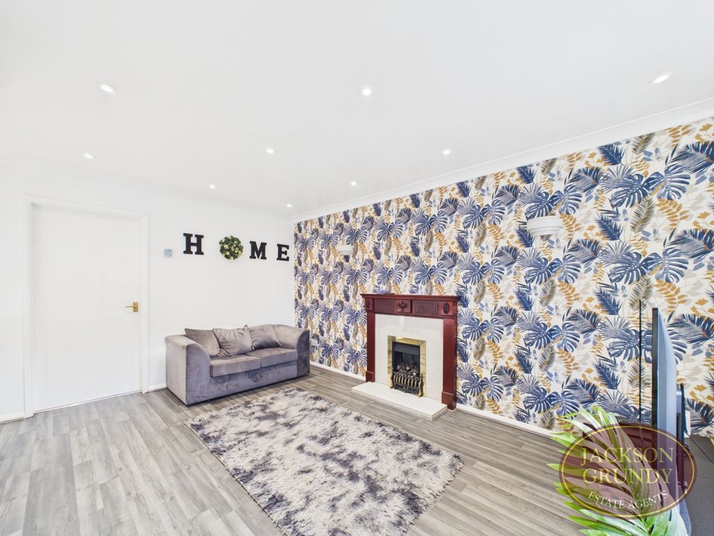 Property photo 3 of 10 Baronson Gardens