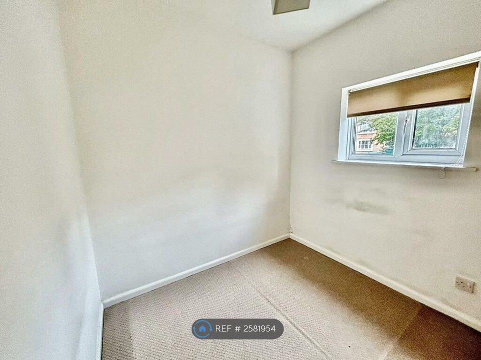 Property photo 3 of 9 Bedroom