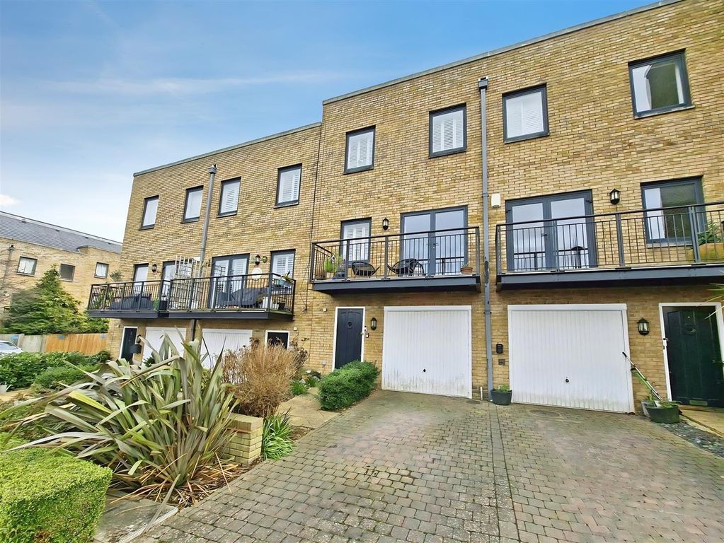 Property photo 1 of 30 Church Lane