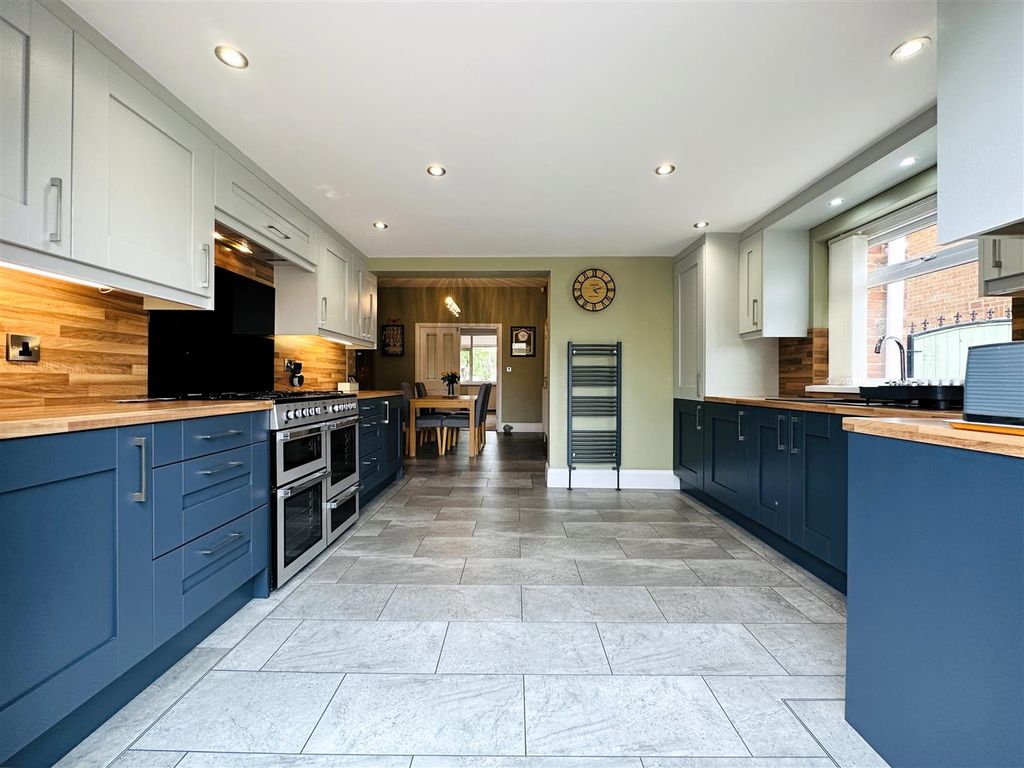 Property photo 2 of 27