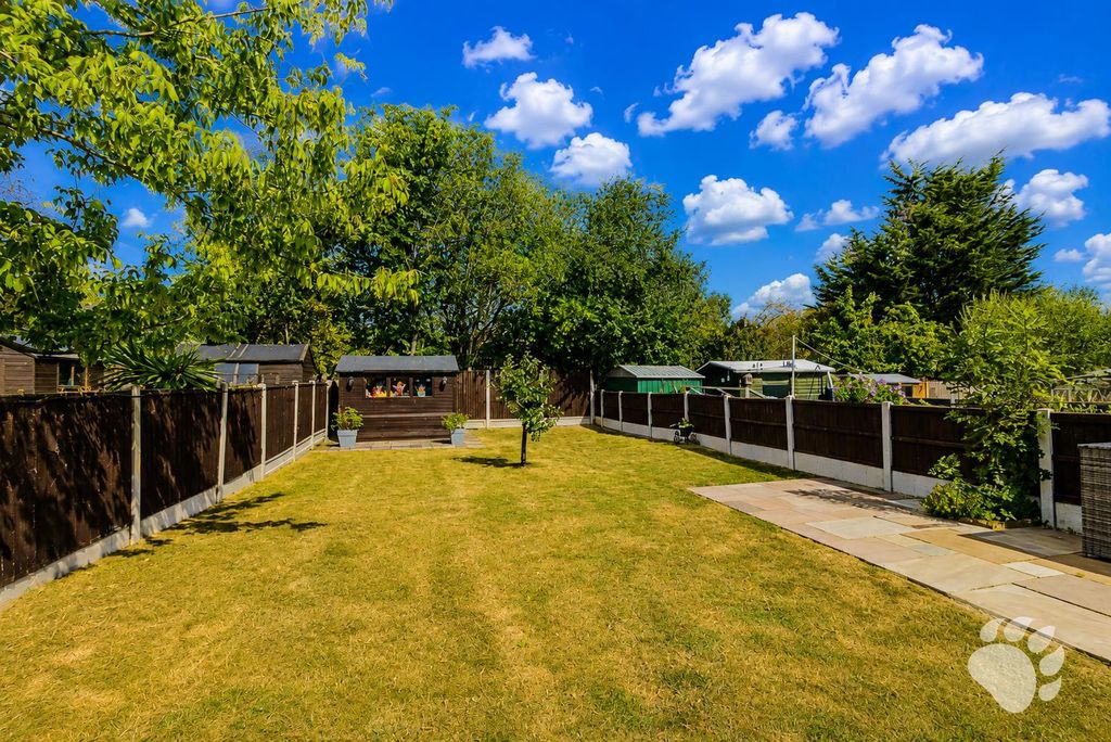 Property photo 2 of 25 Garden