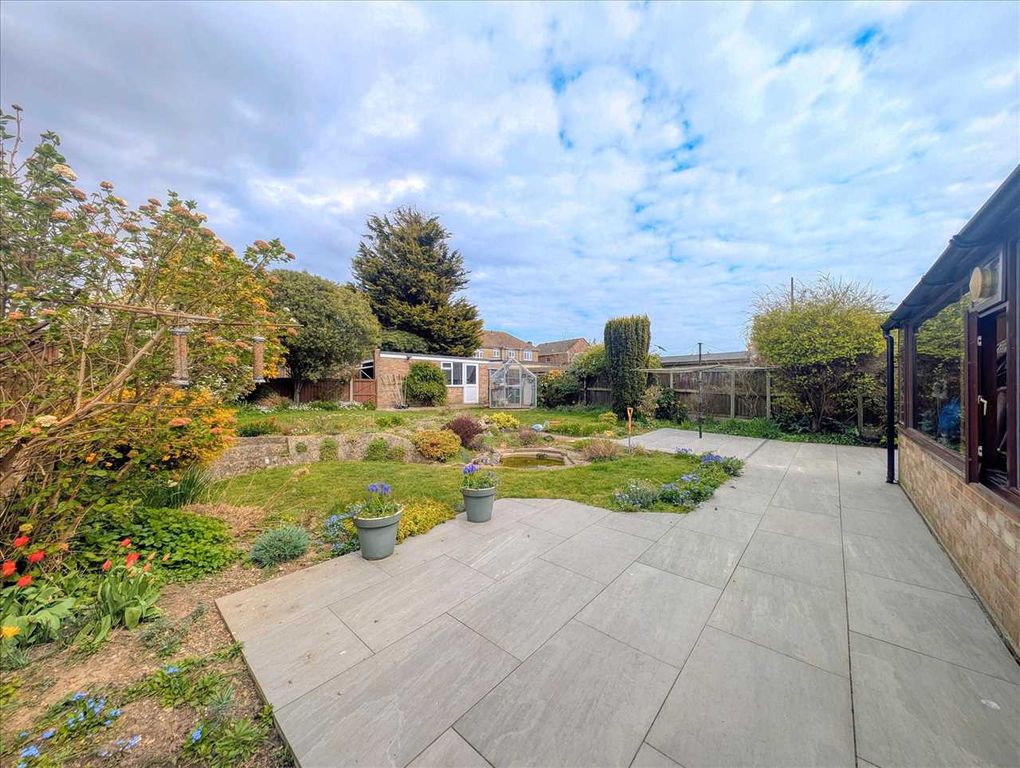 Property photo 2 of 17 Garden