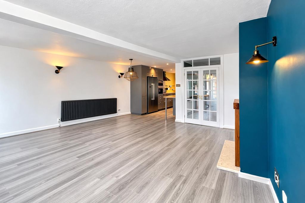 Property photo 2 of 27 E5.Png