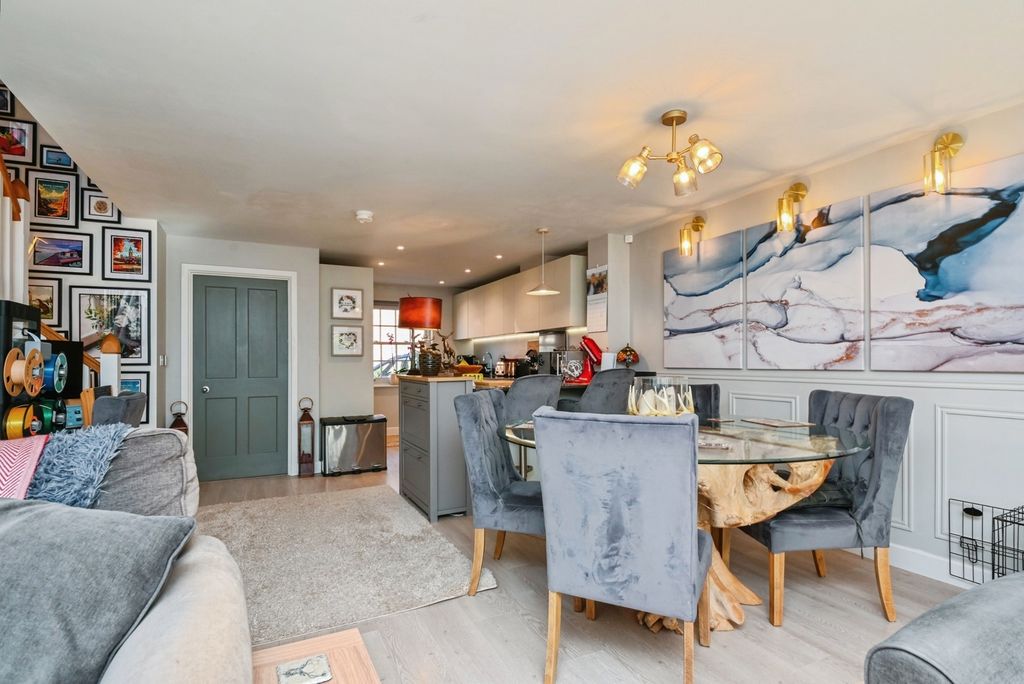Property photo 1 of 12 Pbox-Img.Jpg