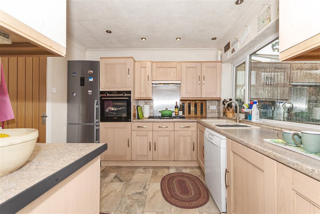 Property photo 3 of 30 Kitchen