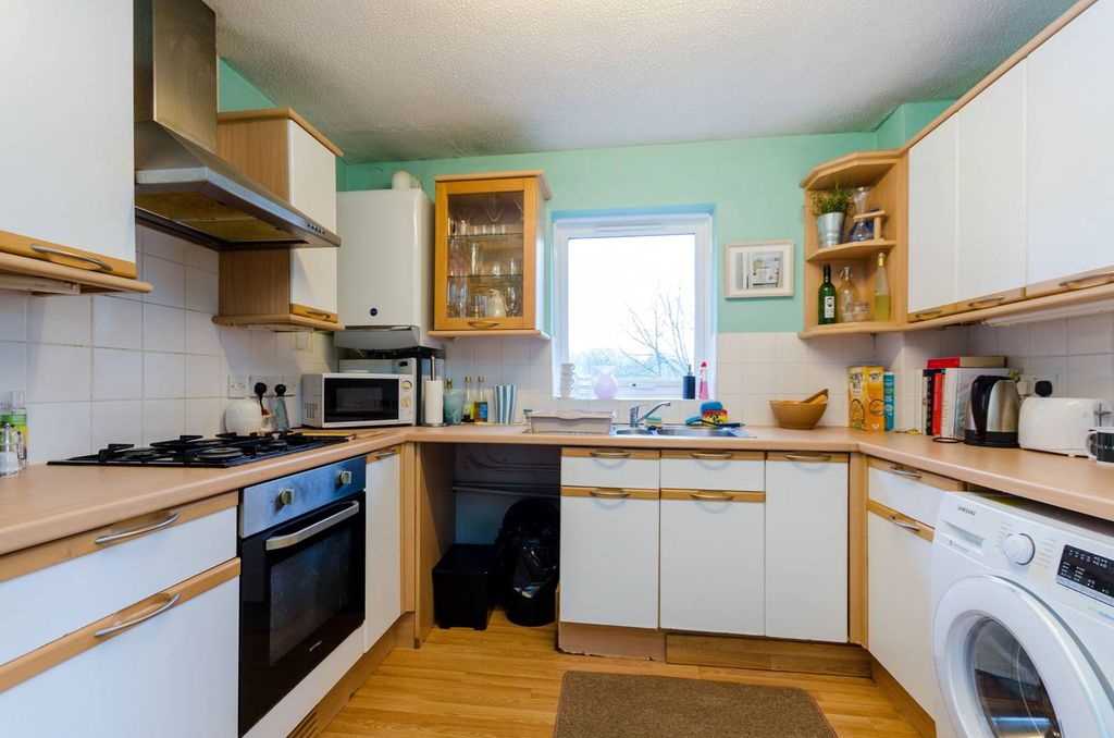 Property photo 2 of 8
