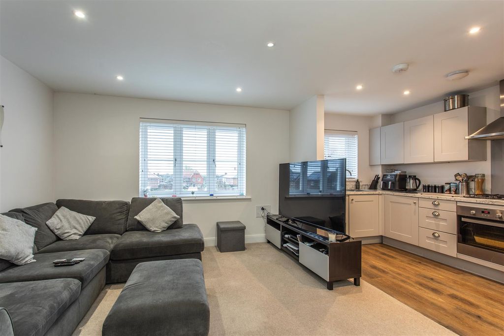Property photo 2 of 14 4 Danforth Way11.Jpg