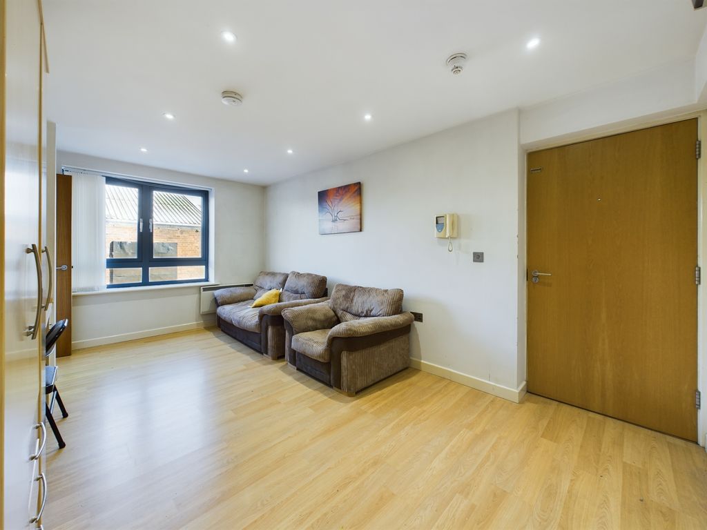 Property photo 3 of 6 Cam03974G0-Pr0046-Still002