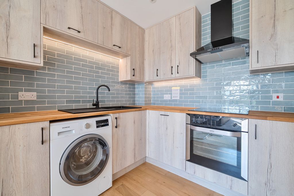 Property photo 1 of 16 1342524-12-68A88F...
