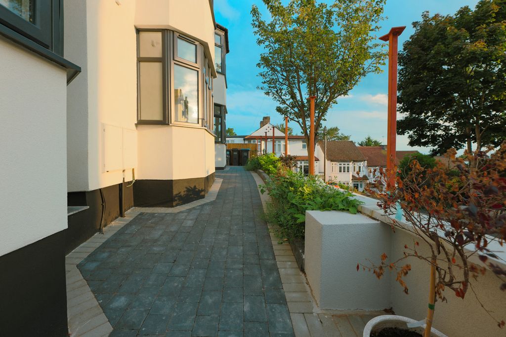 Property photo 2 of 22