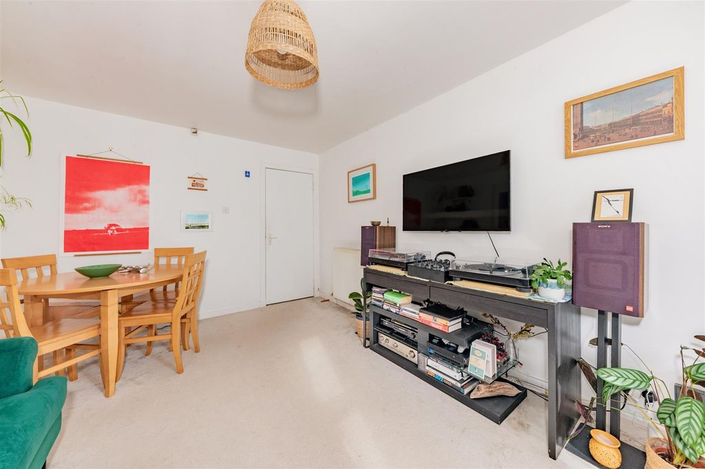 Property photo 3 of 14 330A Perth Road Dundee-11.Jpg