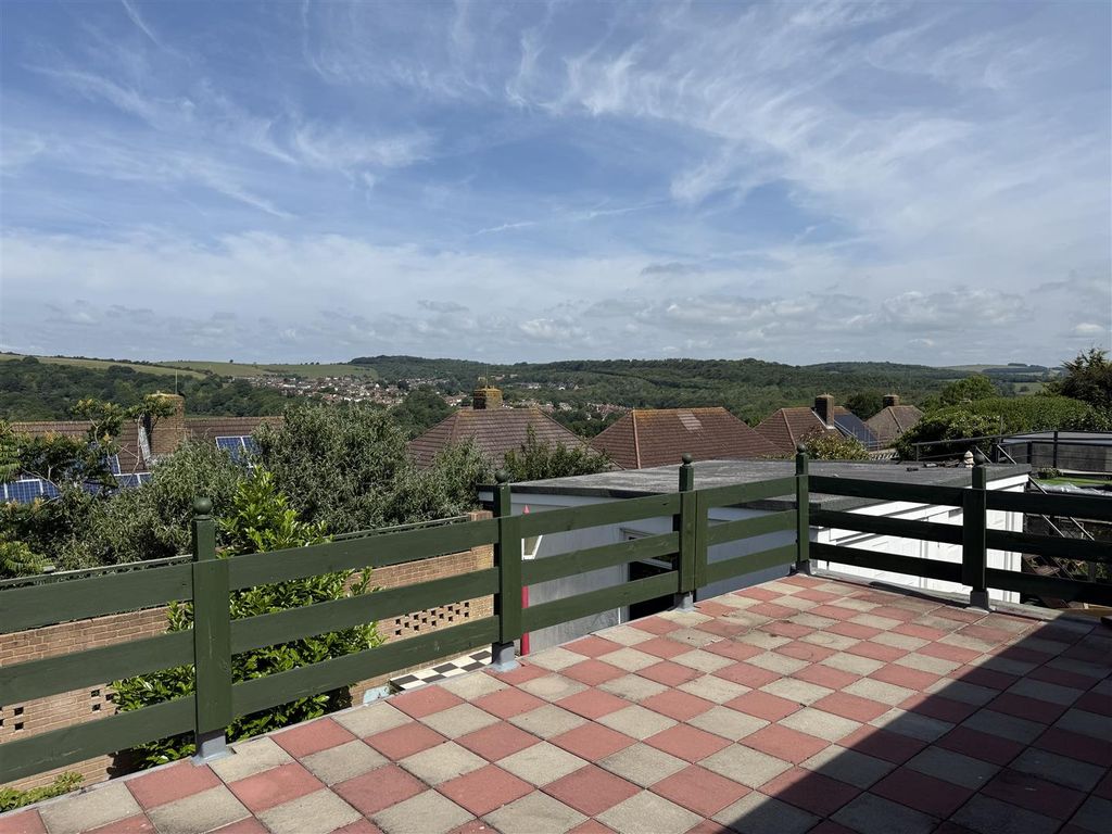 Property photo 2 of 26 Sun Terrace