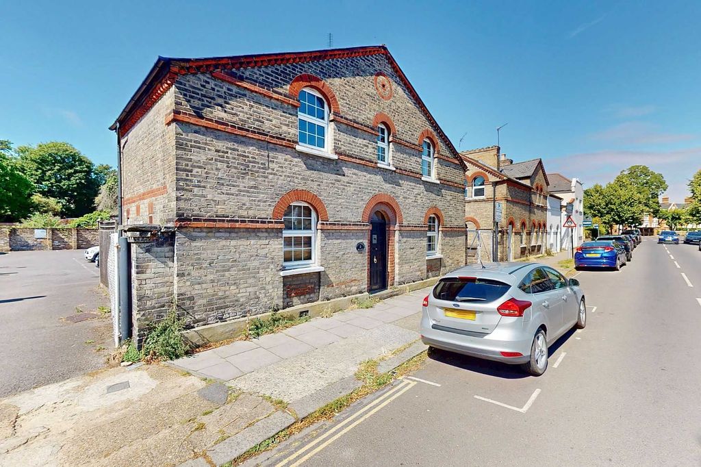 Property photo 1 of 9 2 Thornbury Road, Isleworth Tw7 4Hg