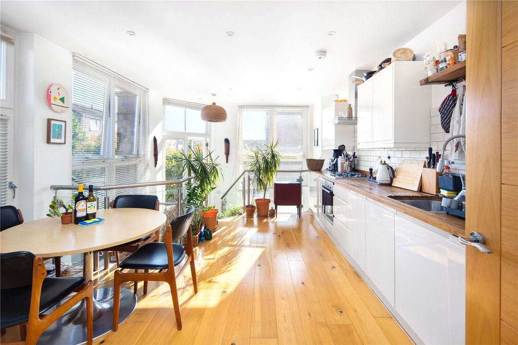 Property photo 1 of 24 Kitchen/Diner