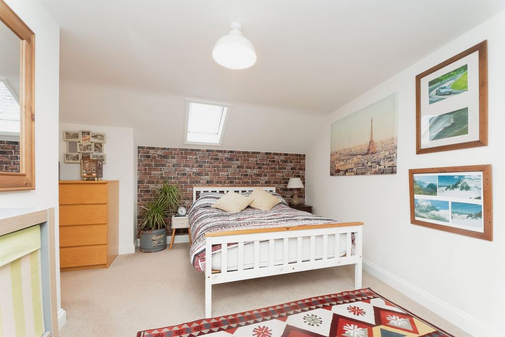 Property photo 3 of 12
