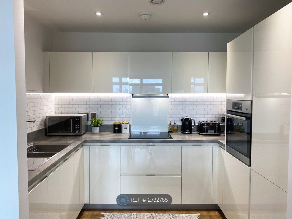 Property photo 3 of 12 Kitchen