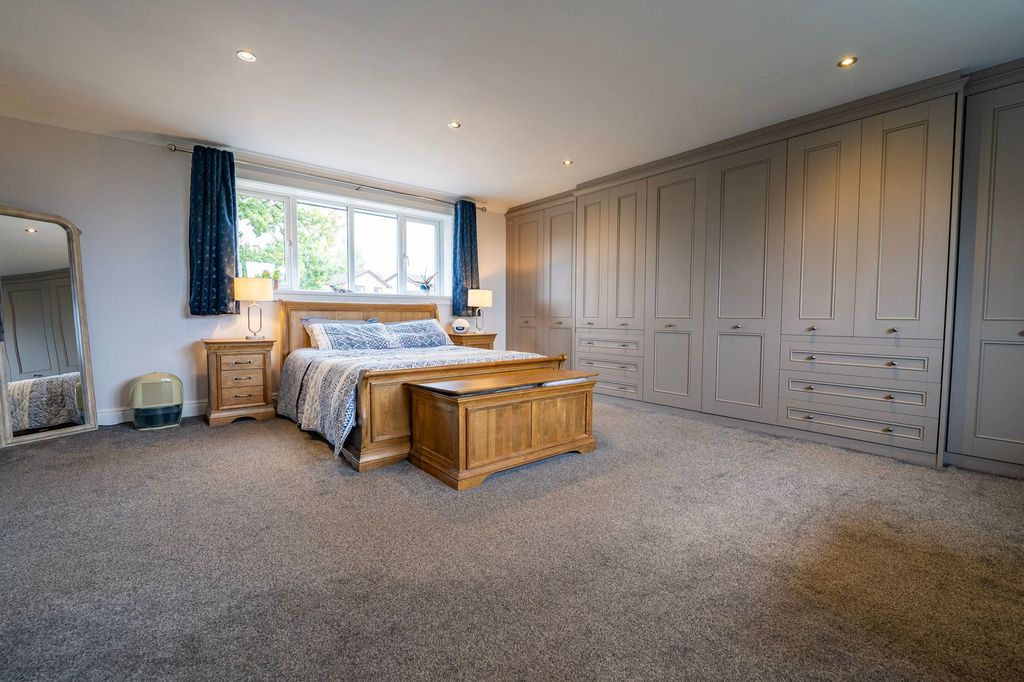 Property photo 2 of 42